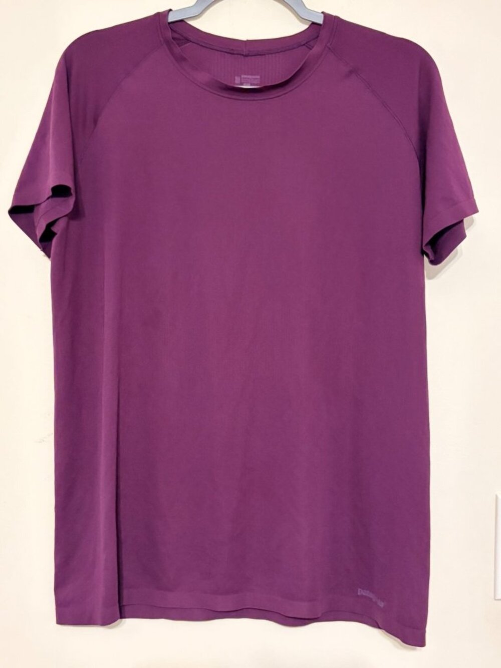 Women's Mauve Patagonia Capilene Cool Trail T-Shirt Purple Size Large